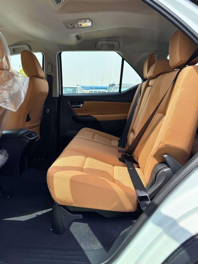 Новый Toyota Fortuner II Рестайлинг, 2.7 л, 2025 в Дубае от SK Motors Белый цвет. GCC | AUTO.AE