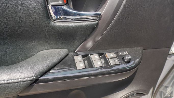 Новый Toyota Fortuner II Рестайлинг, 4.0 л, 2025 в Дубае от Najem Motors Серый цвет. GCC | AUTO.AE