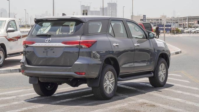 Новый Toyota Fortuner II Рестайлинг, 2.7 л, 2025 в Дубае от Najem Motors Серый цвет. GCC | AUTO.AE