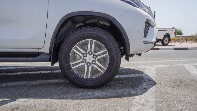 Новый Toyota Fortuner II Рестайлинг, 2.7 л, 2025 в Дубае от Najem Motors Белый цвет. GCC | AUTO.AE