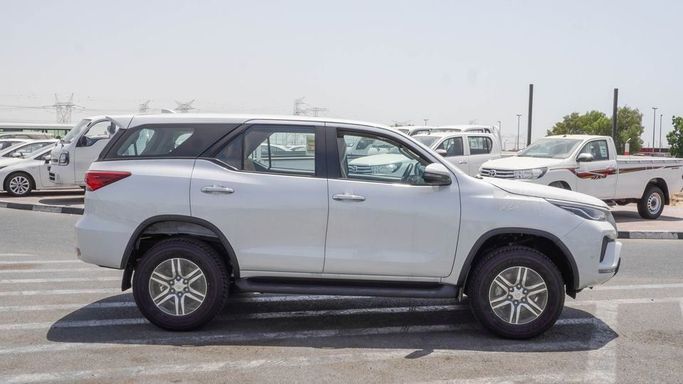 Новый Toyota Fortuner II Рестайлинг, 2.7 л, 2025 в Дубае от Najem Motors Белый цвет. GCC | AUTO.AE