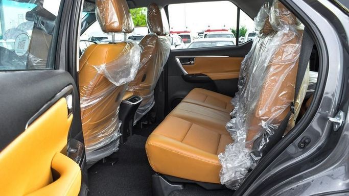 Новый Toyota Fortuner II Рестайлинг, 4.0 л, 2024 в Дубае от Najem Motors Серый цвет. GCC | AUTO.AE