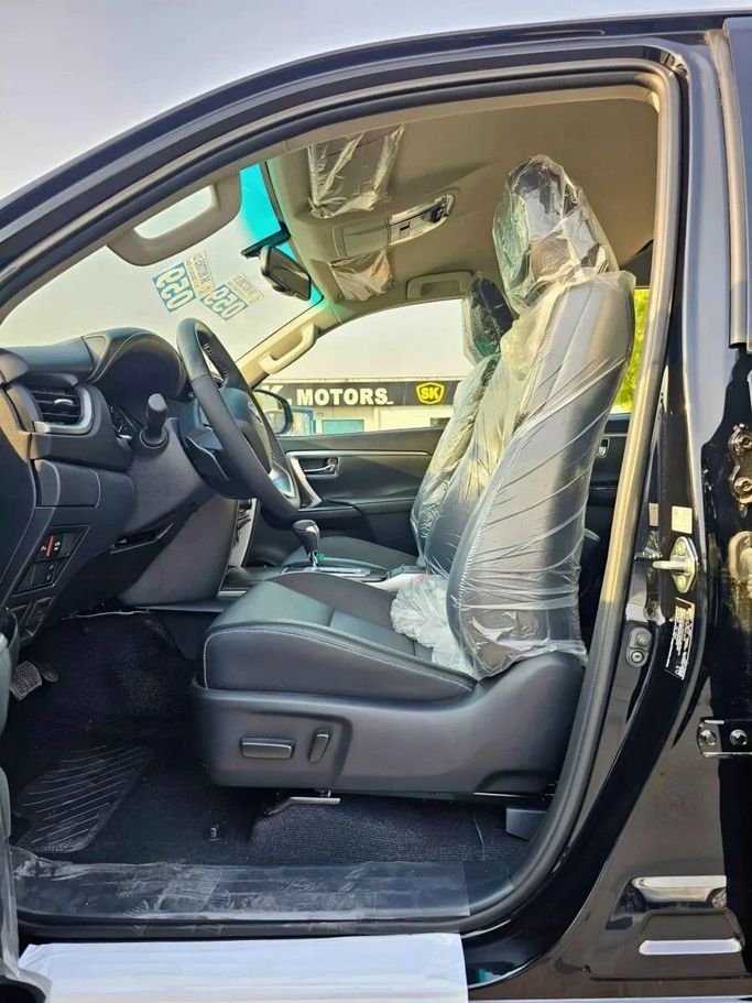 Новый Toyota Fortuner II Рестайлинг, 4.0 л, 2025 в Дубае от SK Motors Черный цвет. Other | AUTO.AE