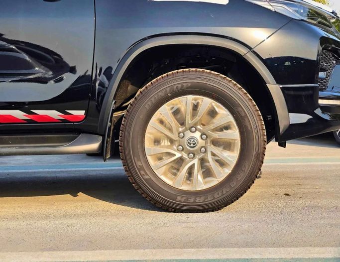 Новый Toyota Fortuner II Рестайлинг, 4.0 л, 2025 в Дубае от SK Motors Черный цвет. Other | AUTO.AE