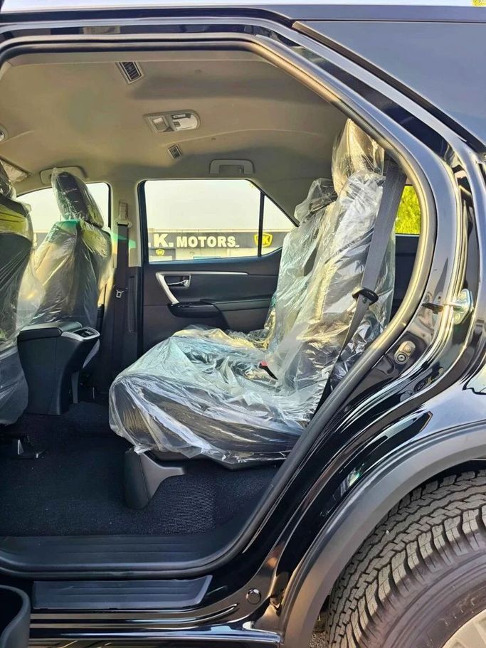 Новый Toyota Fortuner II Рестайлинг, 2.4 л, 2025 в Дубае от SK Motors Серый цвет. Other | AUTO.AE