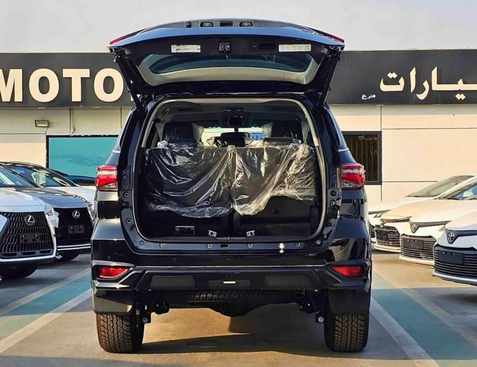 Новый Toyota Fortuner II Рестайлинг, 2.4 л, 2025 в Дубае от SK Motors Серый цвет. Other | AUTO.AE