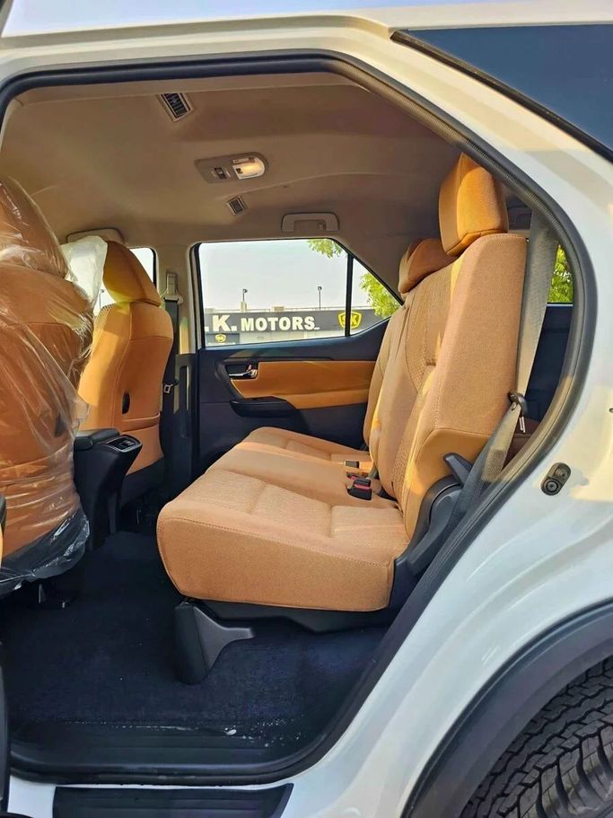 Новый Toyota Fortuner II Рестайлинг, 2.4 л, 2025 в Дубае от SK Motors Белый цвет. Other | AUTO.AE