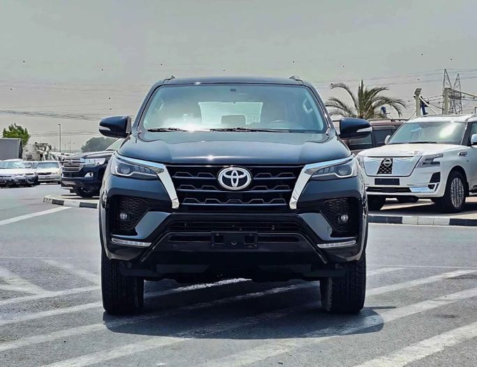 Новый Toyota Fortuner II Рестайлинг, 2.7 л, 2020 в Дубае от SK Motors Черный цвет. Other | AUTO.AE