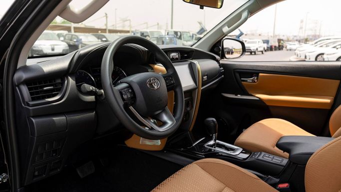 Новый Toyota Fortuner II Рестайлинг, 2.7 л, 2025 в Дубае от Milele Черный цвет. Other | AUTO.AE