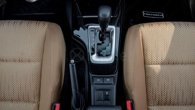 Новый Toyota Fortuner II Рестайлинг, 2.7 л, 2025 в Дубае от Milele Белый цвет. Other | AUTO.AE