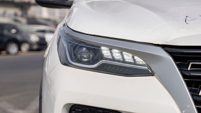 Новый Toyota Fortuner II Рестайлинг, 2.7 л, 2025 в Дубае от Milele Белый цвет. Other | AUTO.AE