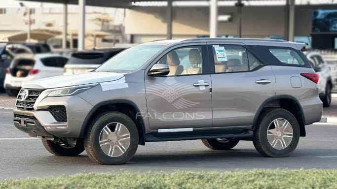 Новый Toyota Fortuner II Рестайлинг, 2.7 л, 2023 в Дубае от Falcons GT Motors FZCO Серебристый цвет. Other | AUTO.AE