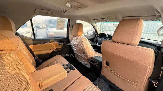 Новый Toyota Fortuner II Рестайлинг, 2.7 л, 2023 в Дубае от Falcons GT Motors FZCO Серебристый цвет. Other | AUTO.AE