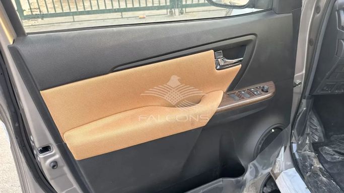 Новый Toyota Fortuner II Рестайлинг, 2.7 л, 2023 в Дубае от Falcons GT Motors FZCO Серебристый цвет. Other | AUTO.AE