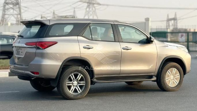Новый Toyota Fortuner II Рестайлинг, 2.7 л, 2023 в Дубае от Falcons GT Motors FZCO Серебристый цвет. Other | AUTO.AE