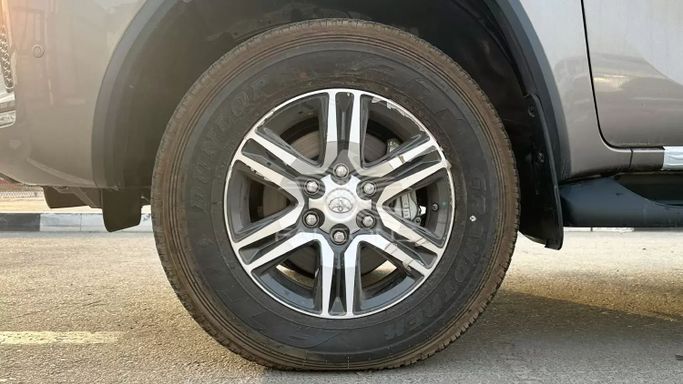 Новый Toyota Fortuner II Рестайлинг, 2.7 л, 2023 в Дубае от Falcons GT Motors FZCO Серебристый цвет. Other | AUTO.AE