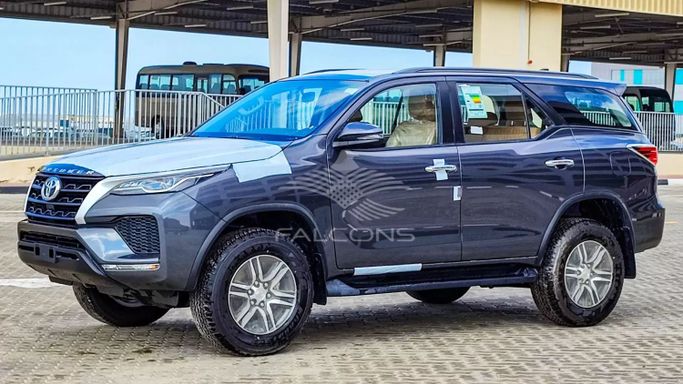 Новый Toyota Fortuner II Рестайлинг, 2.7 л, 2023 в Дубае от Falcons GT Motors FZCO Серый цвет. Other | AUTO.AE