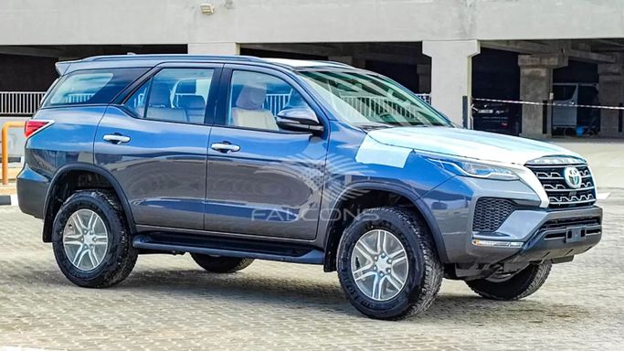 Новый Toyota Fortuner II Рестайлинг, 2.7 л, 2023 в Дубае от Falcons GT Motors FZCO Серый цвет. Other | AUTO.AE