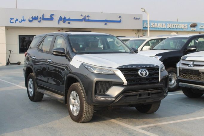 Новый Toyota Fortuner II Рестайлинг, 2.4 л, 2023 в Дубае от Titanum Cars Серый цвет. Other | AUTO.AE