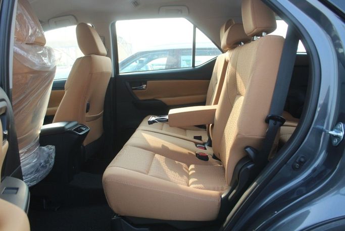 Новый Toyota Fortuner II Рестайлинг, 2.4 л, 2023 в Дубае от Titanum Cars Серый цвет. Other | AUTO.AE