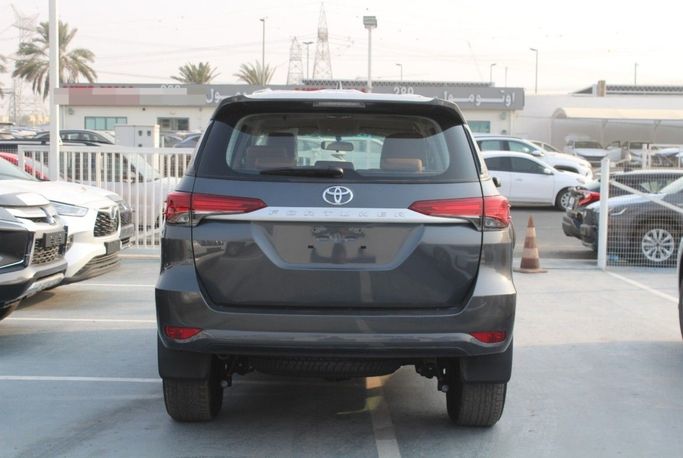 Новый Toyota Fortuner II Рестайлинг, 2.4 л, 2023 в Дубае от Titanum Cars Серый цвет. Other | AUTO.AE
