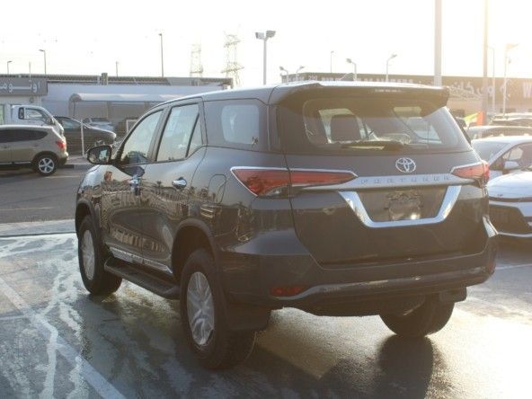 Новый Toyota Fortuner II Рестайлинг, 2.7 л, 2023 в Дубае от Titanum Cars Черный цвет. Other | AUTO.AE