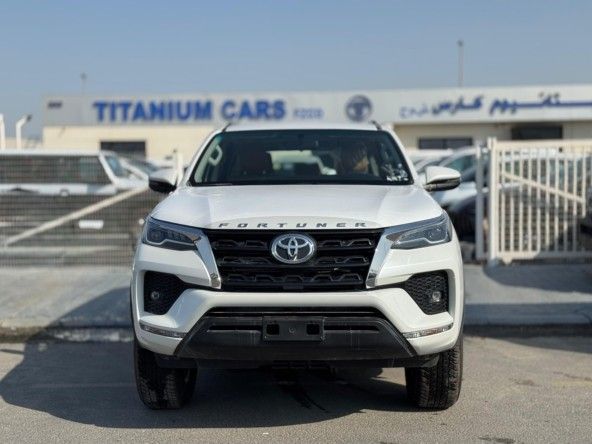 Новый Toyota Fortuner II Рестайлинг, 2.4 л, 2024 в Дубае от Titanum Cars Белый цвет. GCC | AUTO.AE