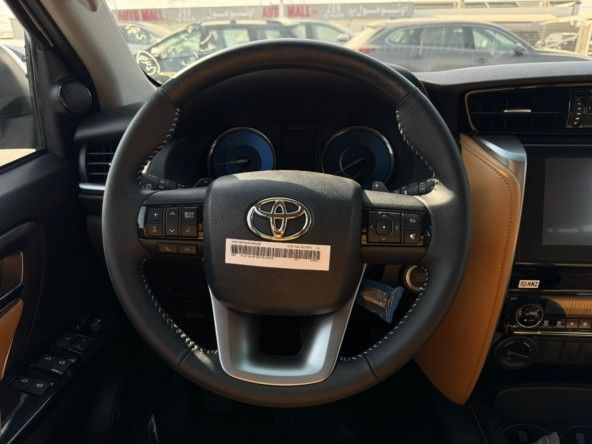 Новый Toyota Fortuner II Рестайлинг, 2.4 л, 2024 в Дубае от Titanum Cars Белый цвет. GCC | AUTO.AE