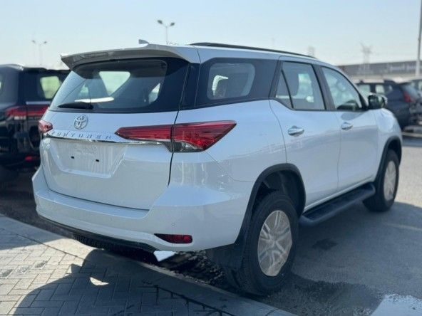 Новый Toyota Fortuner II Рестайлинг, 2.4 л, 2024 в Дубае от Titanum Cars Белый цвет. GCC | AUTO.AE