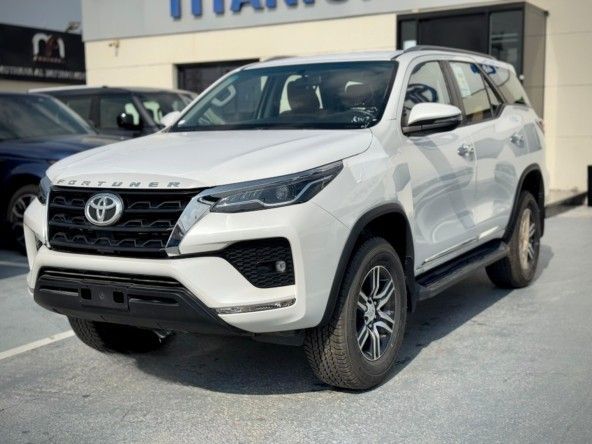 Новый Toyota Fortuner II Рестайлинг, 2.7 л, 2024 в Дубае от Titanum Cars Белый цвет. Other | AUTO.AE