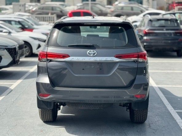 Новый Toyota Fortuner II Рестайлинг, 2.4 л, 2024 в Дубае от Titanum Cars Серый цвет. Other | AUTO.AE