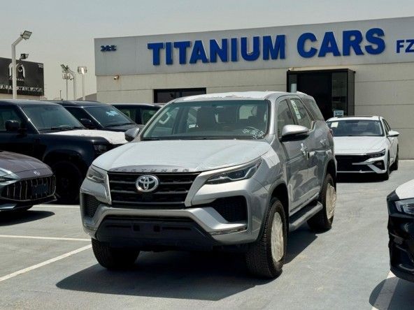 Новый Toyota Fortuner II Рестайлинг, 2.7 л, 2024 в Дубае от Titanum Cars Серебристый цвет. Other | AUTO.AE