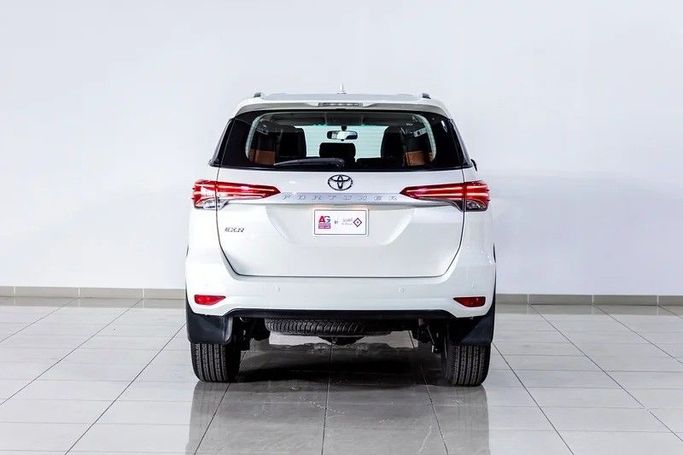 Подержанный Toyota Fortuner II Рестайлинг, 2.7 л, 2021 в Дубае от AG Motors Белый цвет. GCC | AUTO.AE