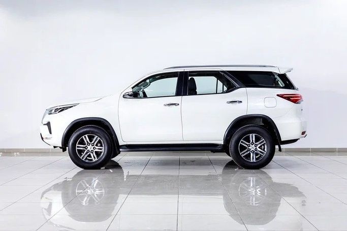 Подержанный Toyota Fortuner II Рестайлинг, 2.7 л, 2021 в Дубае от AG Motors Белый цвет. GCC | AUTO.AE