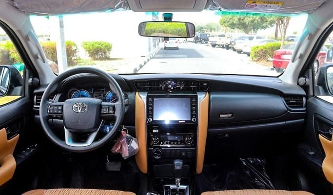 Новый Toyota Fortuner II Рестайлинг, 2.7 л, 2025 в Дубае от Segrex Auto Черный цвет. GCC | AUTO.AE