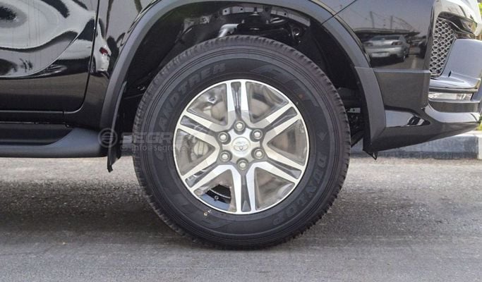 Новый Toyota Fortuner II Рестайлинг, 2.7 л, 2025 в Дубае от Segrex Auto Черный цвет. GCC | AUTO.AE