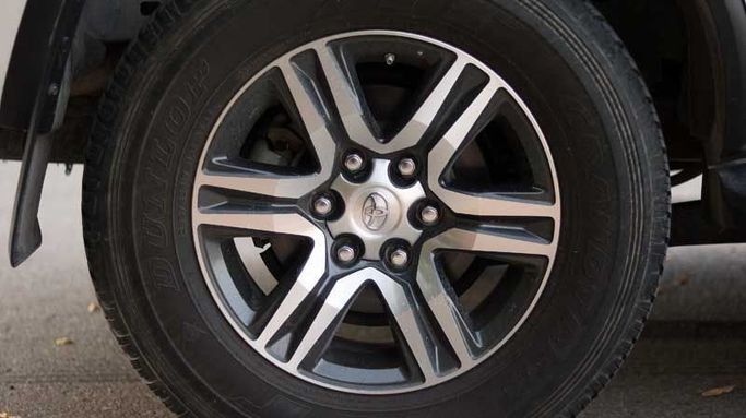 Used Toyota Fortuner II Facelift, 2.7 l, 2023 in Dubai by Cariva Used Cars , White color. GCC Specs | AUTO.AE