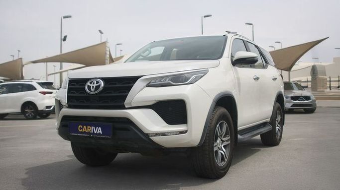 Used Toyota Fortuner II Facelift, 2.7 l, 2021 in Dubai by Cariva Used Cars , White color. GCC Specs | AUTO.AE