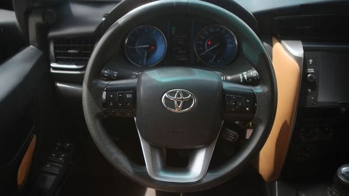 Used Toyota Fortuner II Facelift, 2.7 l, 2021 in Dubai by Cariva Used Cars , White color. GCC Specs | AUTO.AE