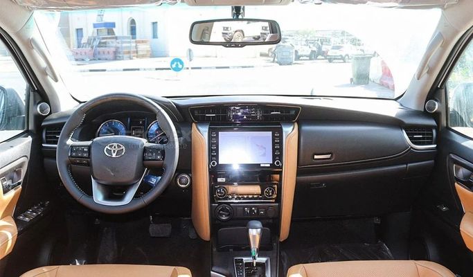 Новый Toyota Fortuner II Рестайлинг, 4.0 л, 2025 в Дубае от Segrex Auto Белый цвет. GCC | AUTO.AE