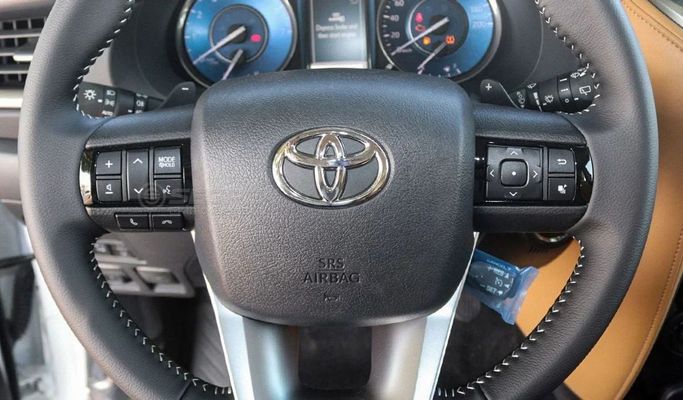 Новый Toyota Fortuner II Рестайлинг, 4.0 л, 2025 в Дубае от Segrex Auto Белый цвет. GCC | AUTO.AE