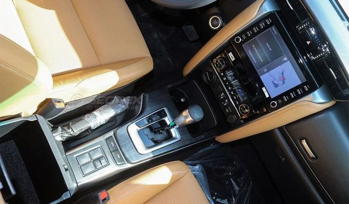 Новый Toyota Fortuner II Рестайлинг, 4.0 л, 2025 в Дубае от Segrex Auto Белый цвет. GCC | AUTO.AE