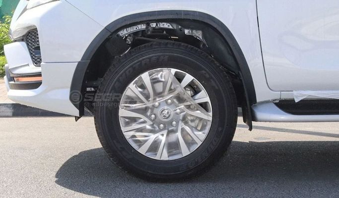 Новый Toyota Fortuner II Рестайлинг, 4.0 л, 2025 в Дубае от Segrex Auto Белый цвет. GCC | AUTO.AE