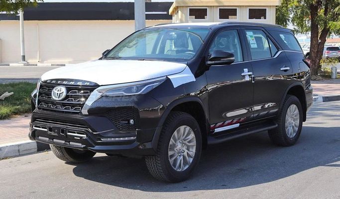 Новый Toyota Fortuner II Рестайлинг, 4.0 л, 2025 в Дубае от Segrex Auto Черный цвет. GCC | AUTO.AE