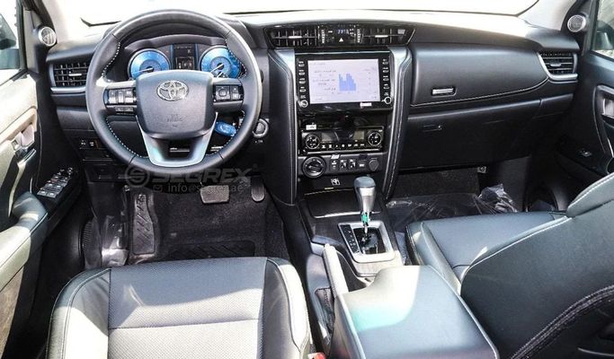 Новый Toyota Fortuner II Рестайлинг, 4.0 л, 2025 в Дубае от Segrex Auto Черный цвет. GCC | AUTO.AE