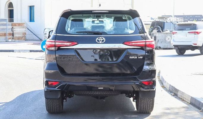 Новый Toyota Fortuner II Рестайлинг, 4.0 л, 2025 в Дубае от Segrex Auto Черный цвет. GCC | AUTO.AE