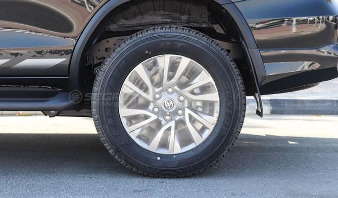 Новый Toyota Fortuner II Рестайлинг, 4.0 л, 2025 в Дубае от Segrex Auto Черный цвет. GCC | AUTO.AE