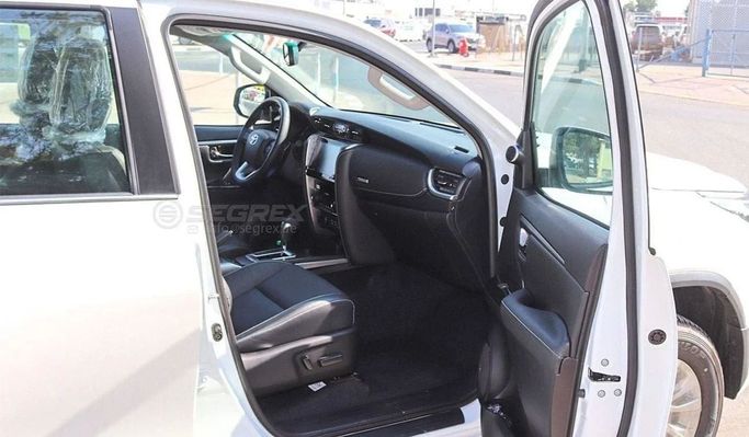 Новый Toyota Fortuner II Рестайлинг, 4.0 л, 2025 в Дубае от Segrex Auto Белый цвет. GCC | AUTO.AE
