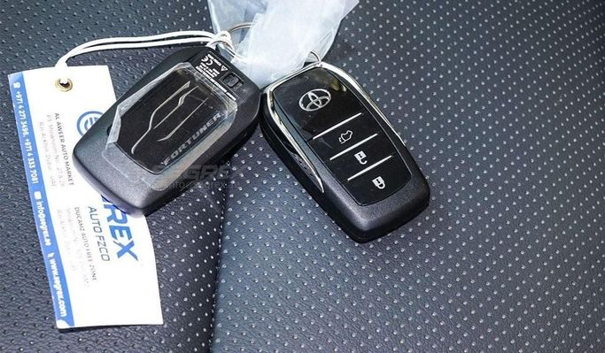 Новый Toyota Fortuner II Рестайлинг, 4.0 л, 2025 в Дубае от Segrex Auto Белый цвет. GCC | AUTO.AE