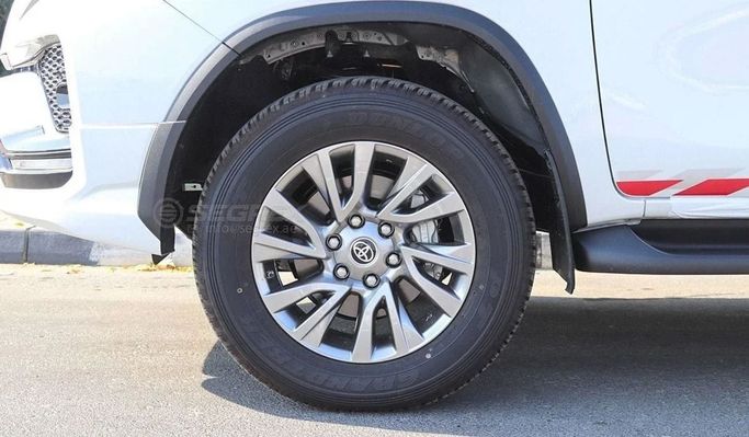 Новый Toyota Fortuner II Рестайлинг, 4.0 л, 2025 в Дубае от Segrex Auto Белый цвет. GCC | AUTO.AE
